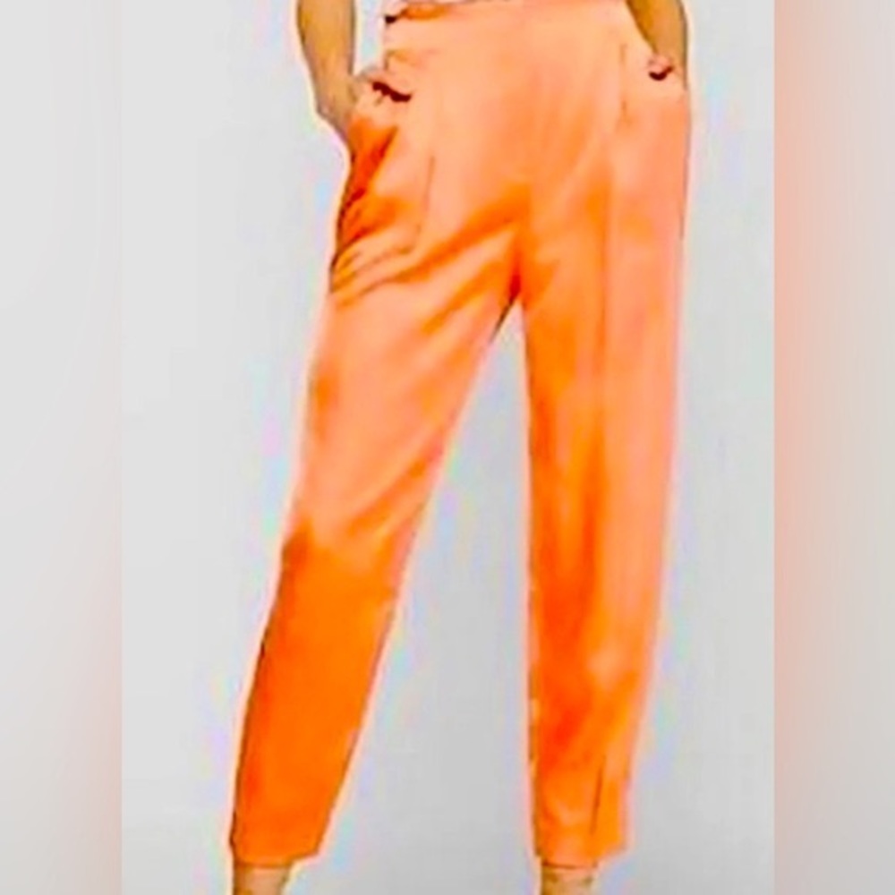 Express Women’s Satin Coral Apricot Tapered Ankle Pant Size L XL With Zip Front.